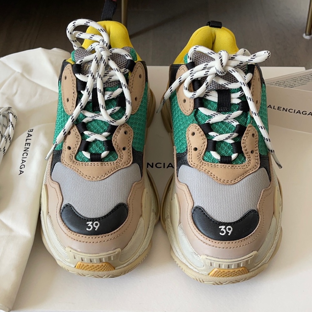 Balenciaga Men’s Triple S Curry (White/Cre…